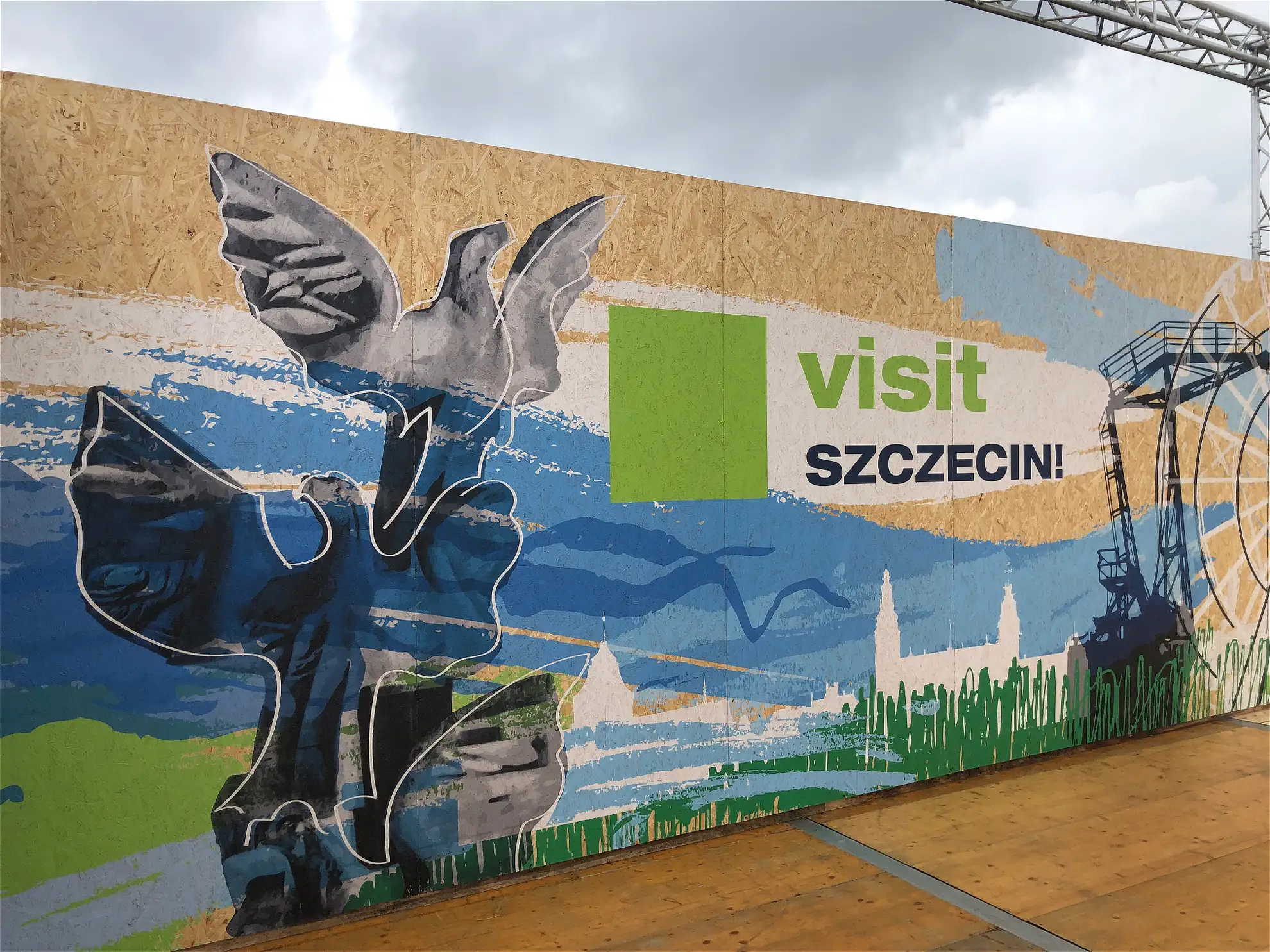 Ścianka eventowa visit Szczecin wydrukowana na płycie OSB - ujęcie drugie